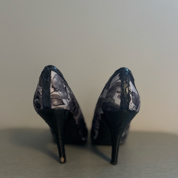 Stunning floral Not Rated heels - Picture 4 of 7
